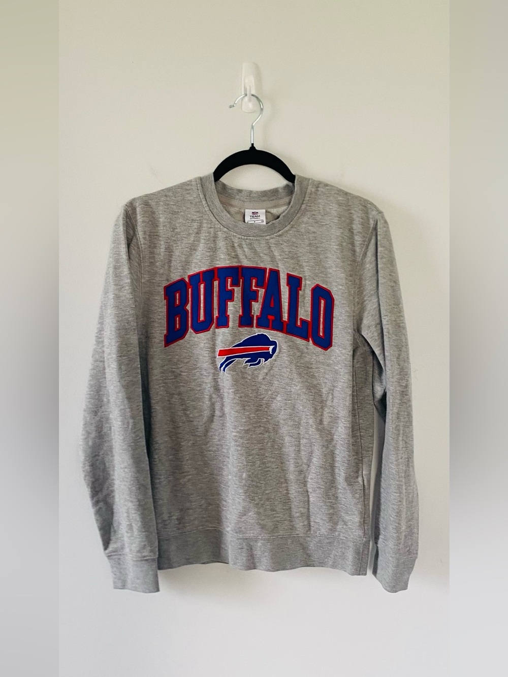NFL Buffalo Bills Gray Crewneck Sweatshirt Size Small Football Fan Gear Cozy EUC